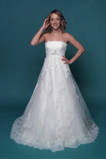 Robes de mariée en dentelle : la beauté intemporelle signée Robe de Cœur à Albi 🤍, Albi, Robe de Cœur