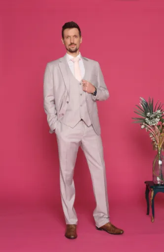 Costumes beiges : une élégance lumineuse pour les mariés à Albi, Albi, Robe de Cœur