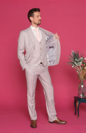 Costumes beiges : un style naturel et raffiné pour les mariés de Castres, Albi, Robe de Cœur