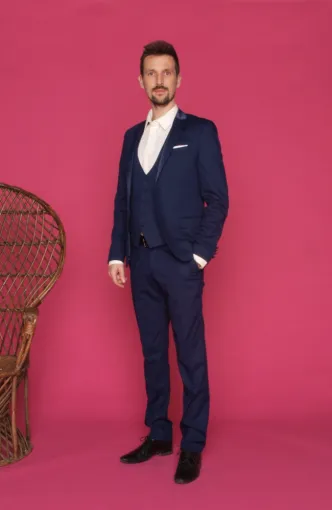 Costumes 3 pièces bleu marine : élégance et distinction pour les mariés de Millau, Albi, Robe de Cœur