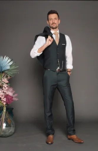 Costumes vert sapin : un choix élégant pour les mariés de Castres, Albi, Robe de Cœur