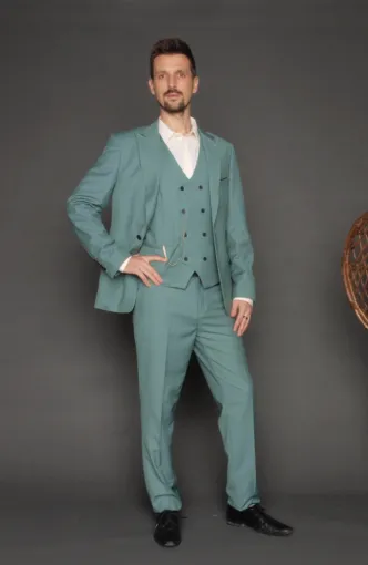 Costume 3 pièces vert sauge : un style doux et tendance pour les mariés de Castres, Albi, Robe de Cœur