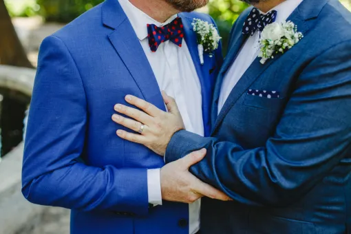 Costumes bleu roi pour futurs mariés de Castres : élégance affirmée, Albi, Robe de Cœur