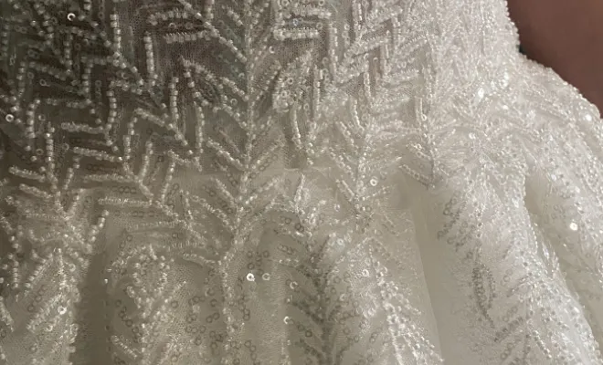 Les robes de marié·e·s à paillettes font briller les futur·e·s marié·e·s de Carmaux, Albi, Robe de Cœur