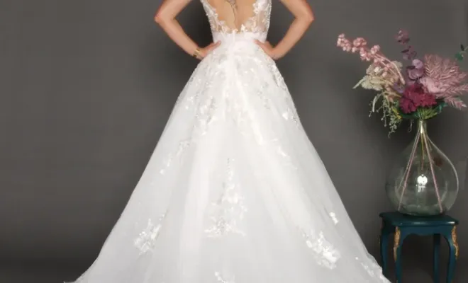 Robes de mariée tendance : l’élégance moderne signée Robe de Cœur à Albi 💍, Albi, Robe de Cœur